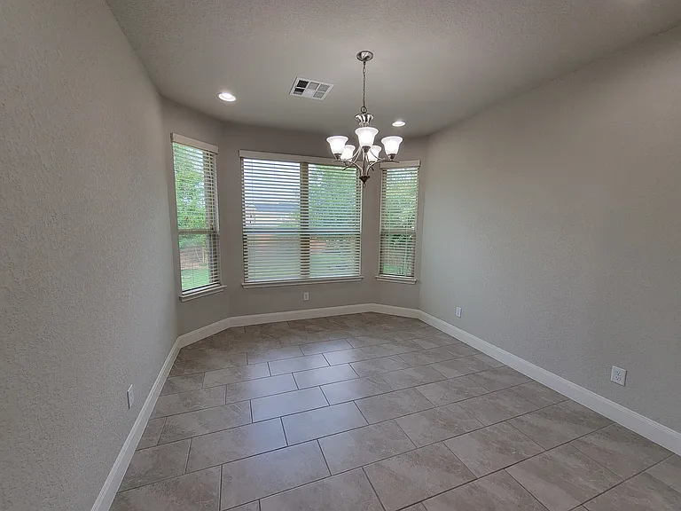 8915 Monument Parke — Photo 8