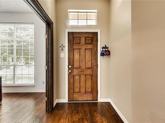 3rd image of 1315 Forest Oaks Ct