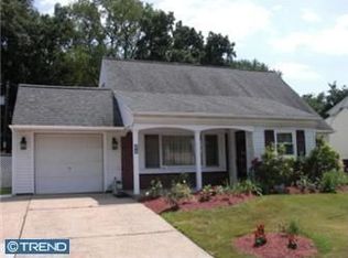 85 Mill Dr, Levittown, PA 19056