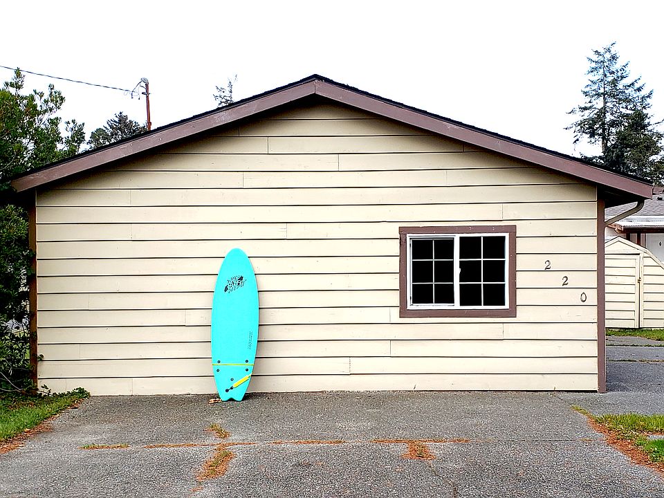 1st image of 220 W Washington Ave