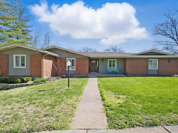 678 Ruthwood Dr, Ballwin, MO 63011