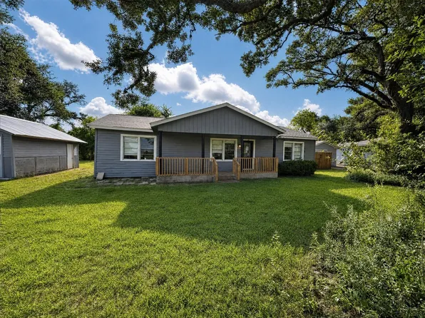 123 Barbara Dr, Clute, TX 77531