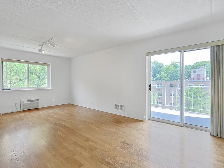 412 Benedict Ave #6C — Photo 5
