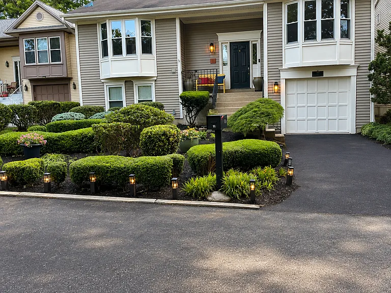 11 Watch Hill Pl — Photo 2