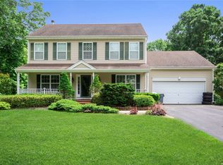 53 Maple Wood Ln, Riverhead, NY 11901