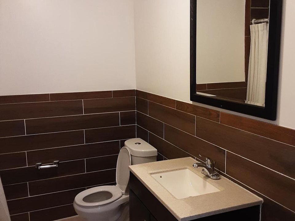 1st image of 2554 Kensington Ave #4