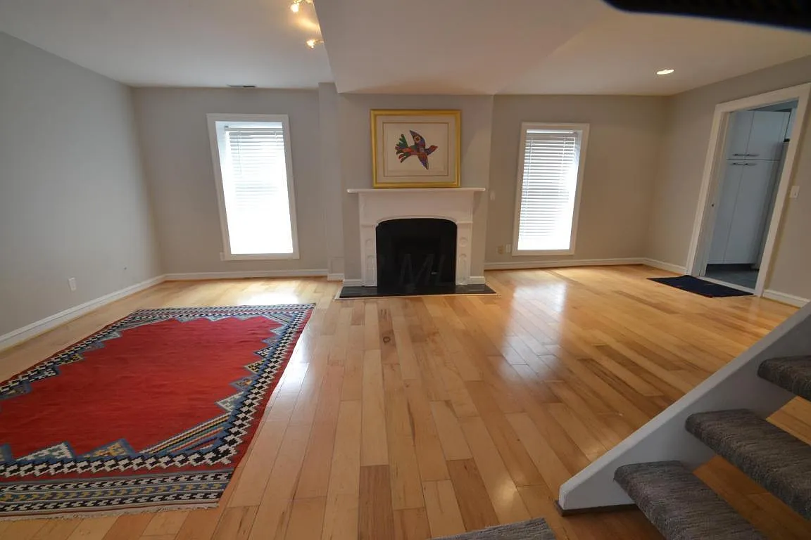 2 bed, 2.5 bath, 1647 sqft, $2,400 — Photo 4