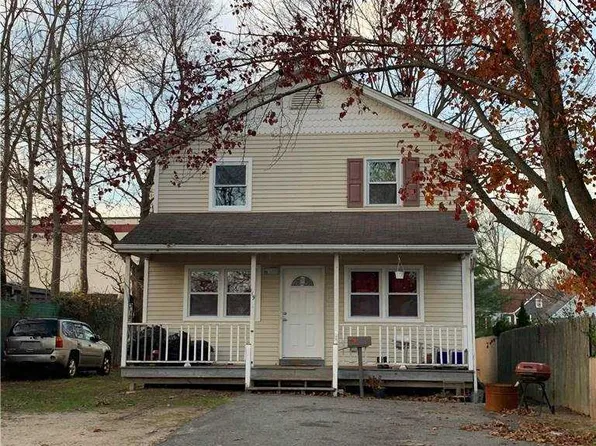 119 E 10th St, Huntington Station, NY 11746
