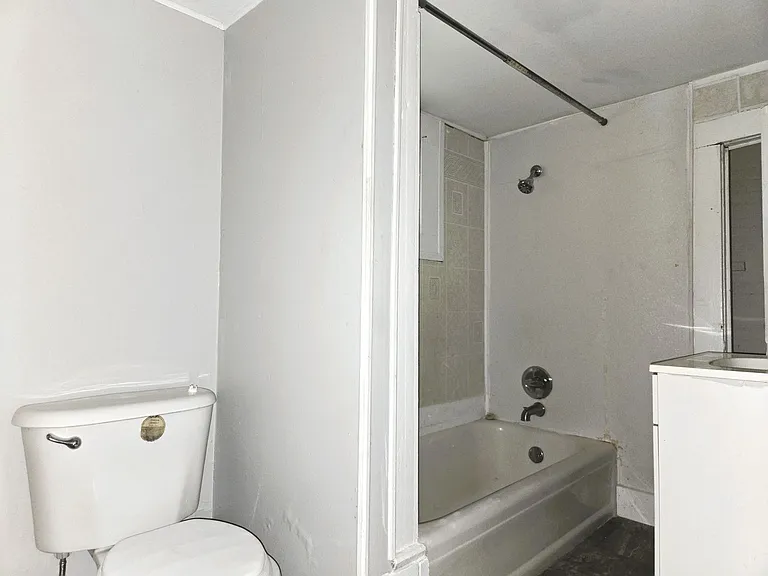 2239 Cobbs St — Photo 15