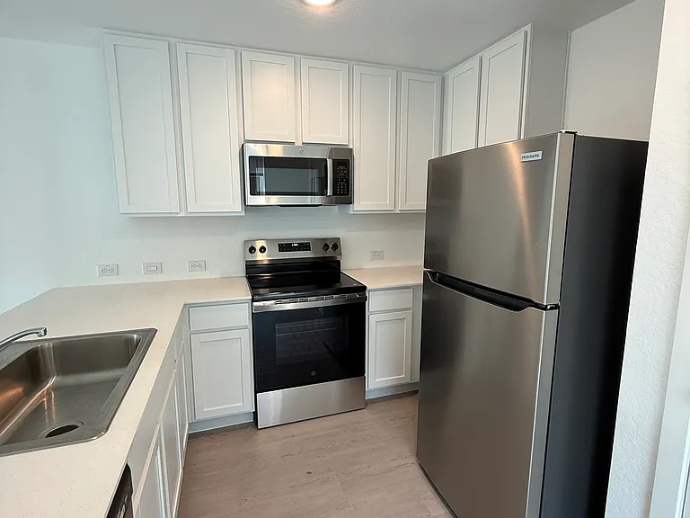 319 Moscato Rd — Photo 2