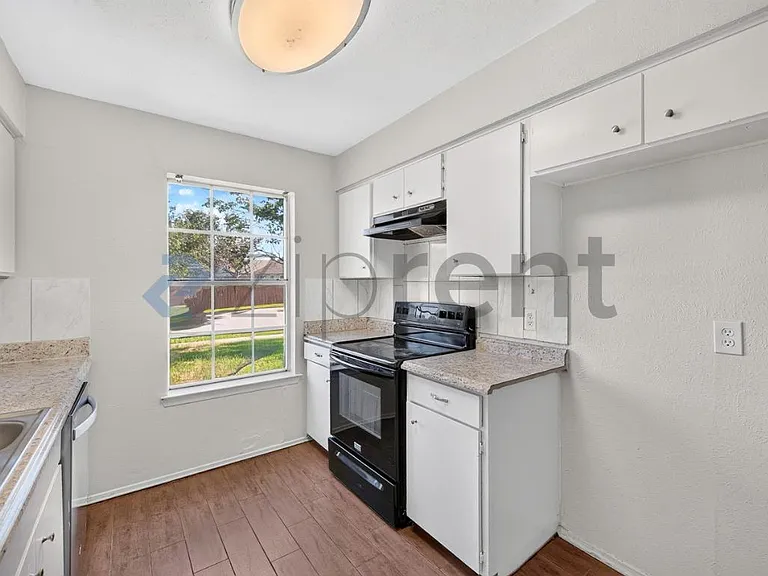 2207 Montclair Dr — Photo 12