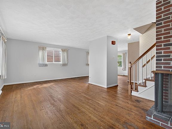 4th image of 356 E Springettsbury Ave