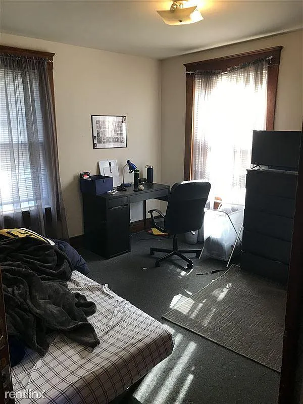 6 bed, 2058 sqft, $8,026 — Photo 3