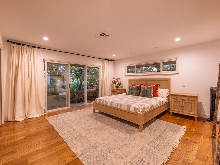 Del Oro Dr — Photo 6