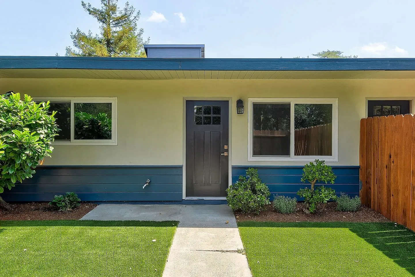 2 bed, 700 sqft, $3,395 — Photo 1