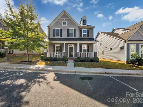 6130 Cloverdale Dr, Tega Cay, SC 29708