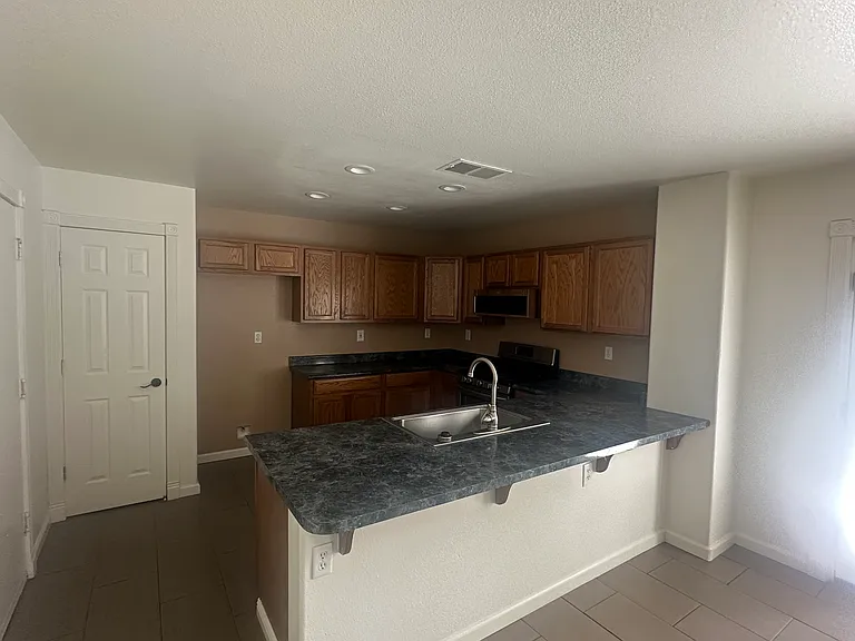 3827 W Prospect Ave — Photo 5