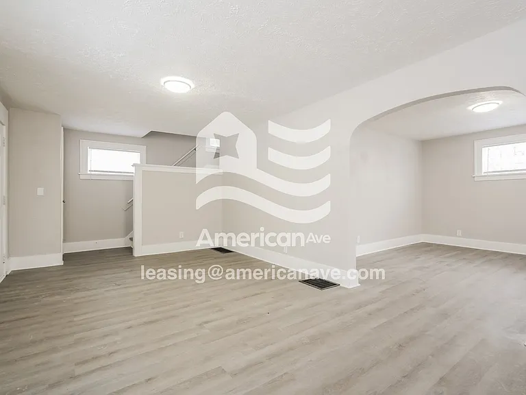 1674060_004_wm_-_living_room_13521502.jpg