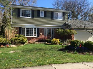 2385 Topaz Dr, Troy, MI 48085