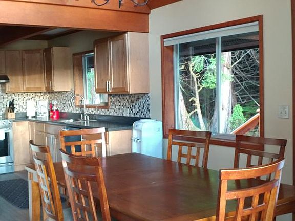 Dining Area & Kitchen