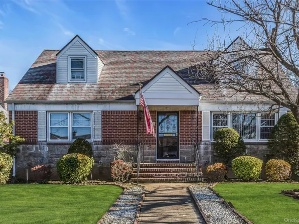 78-37 267th Street, Glen Oaks, NY 11004