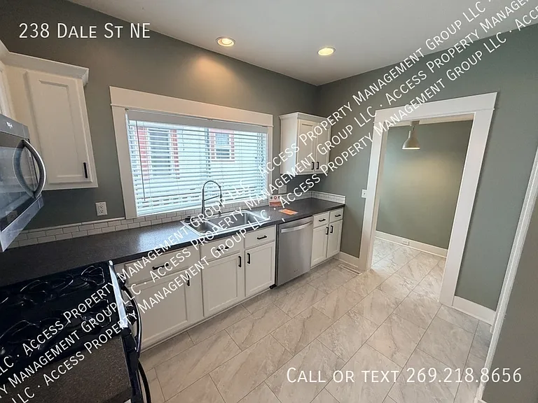 238 Dale St NE — Photo 16