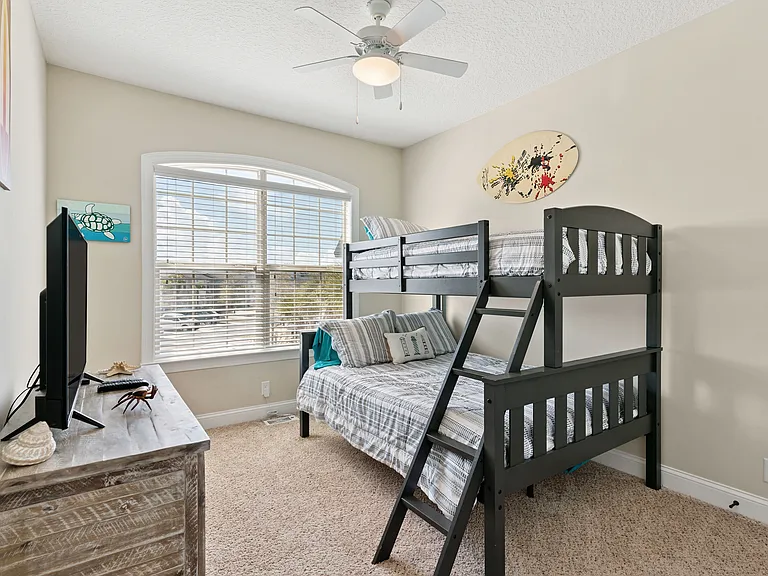 807 Mariners Cir — Photo 23