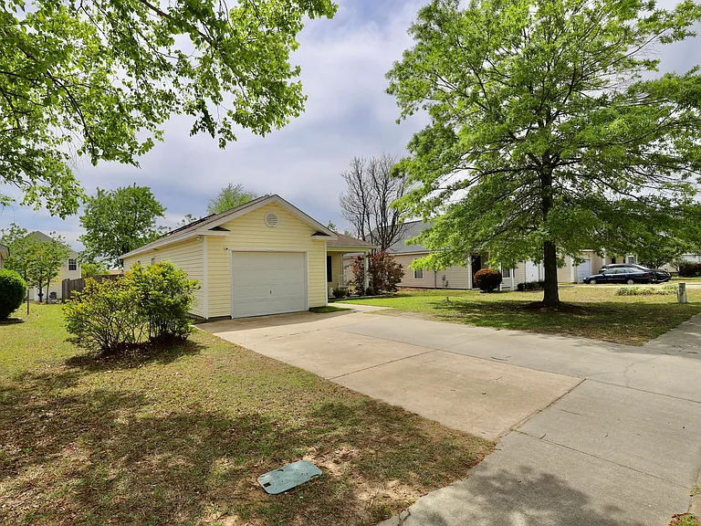 1116 Waverly Place Dr — Photo 2