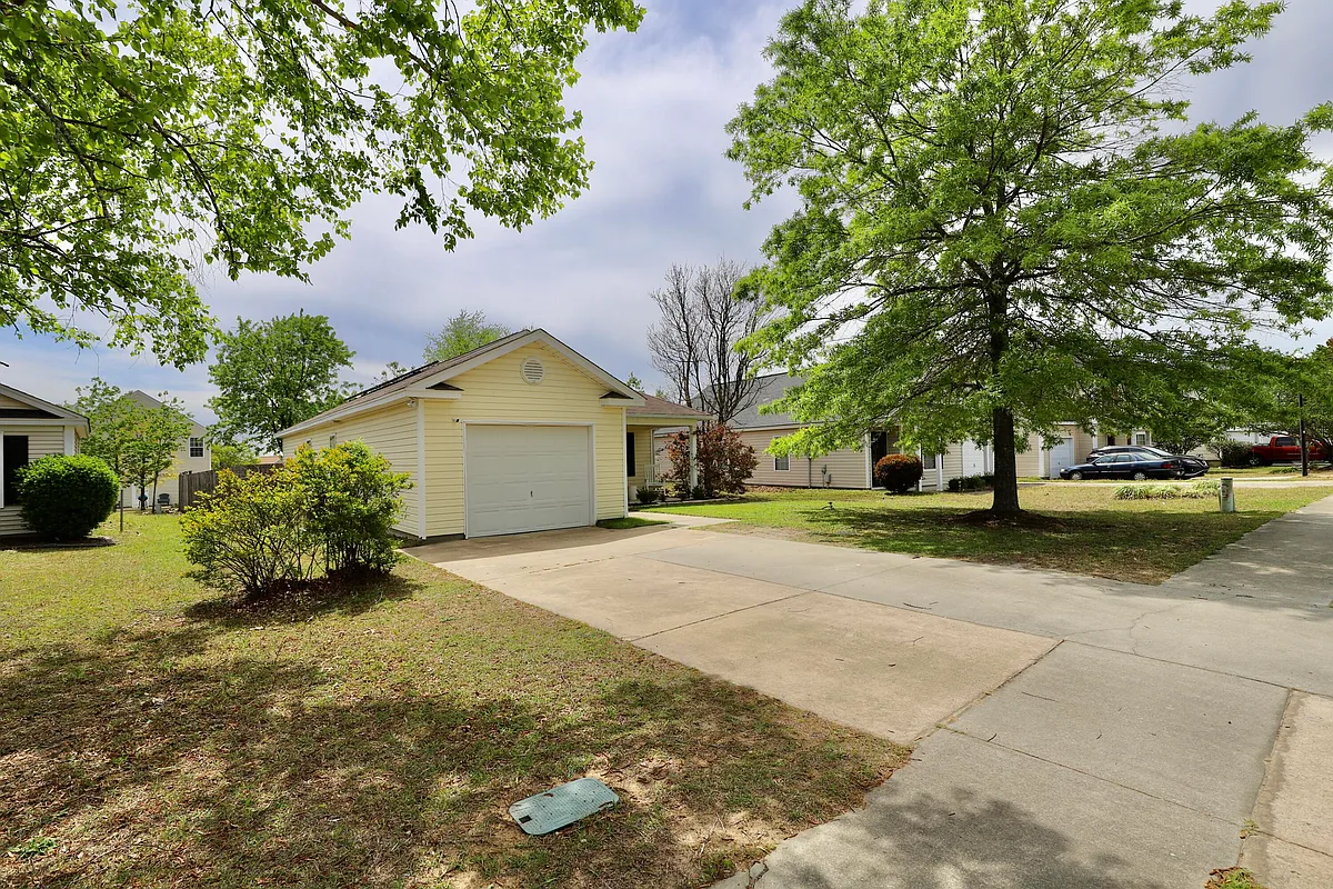 Building Photo - 1116 Waverly Place Dr