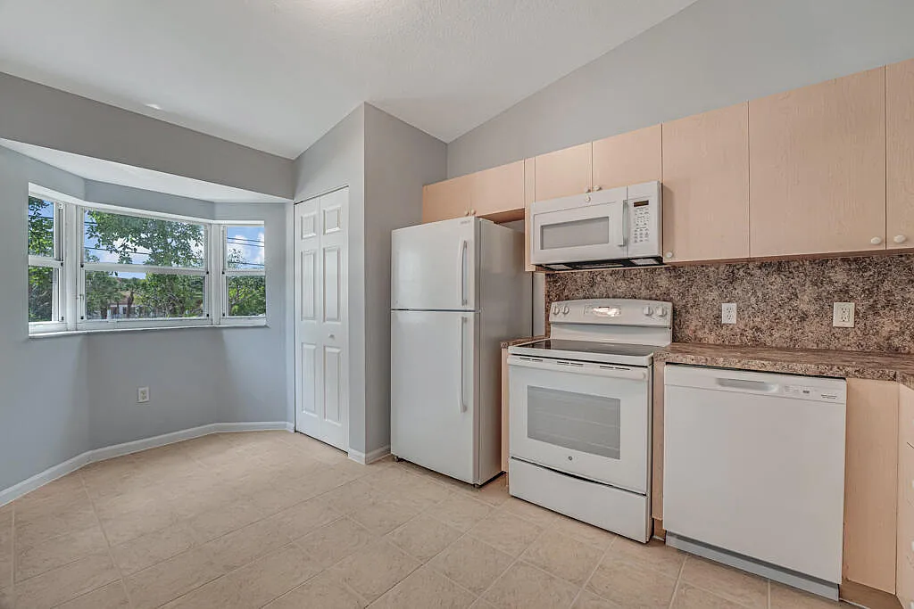 2 bed, 2.0 bath, 863 sqft, $1,850 — Photo 2
