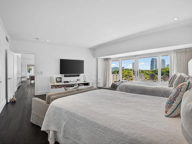 315 S Lake Dr #Penthouse D-33480 — Photo 18