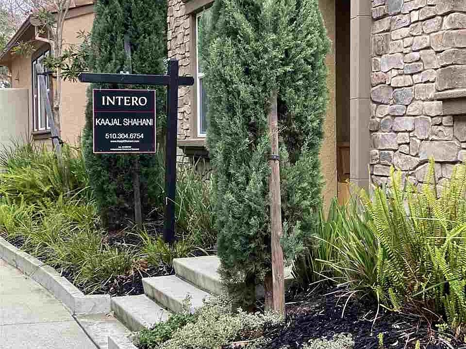 2nd image of 3227 Vittoria Loop