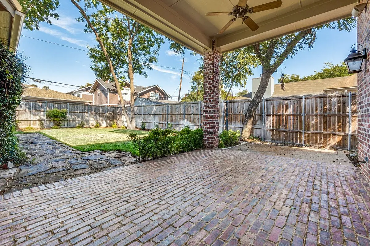 4 bed, 4.0 bath, 3776 sqft, $6,950 — Photo 3