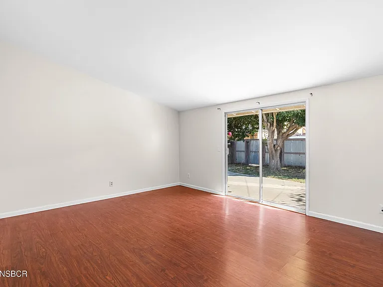 400 E Cherry Ave — Photo 1