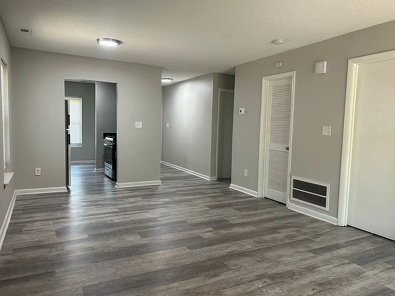 Woodpecker Court Duplexes — Photo 32