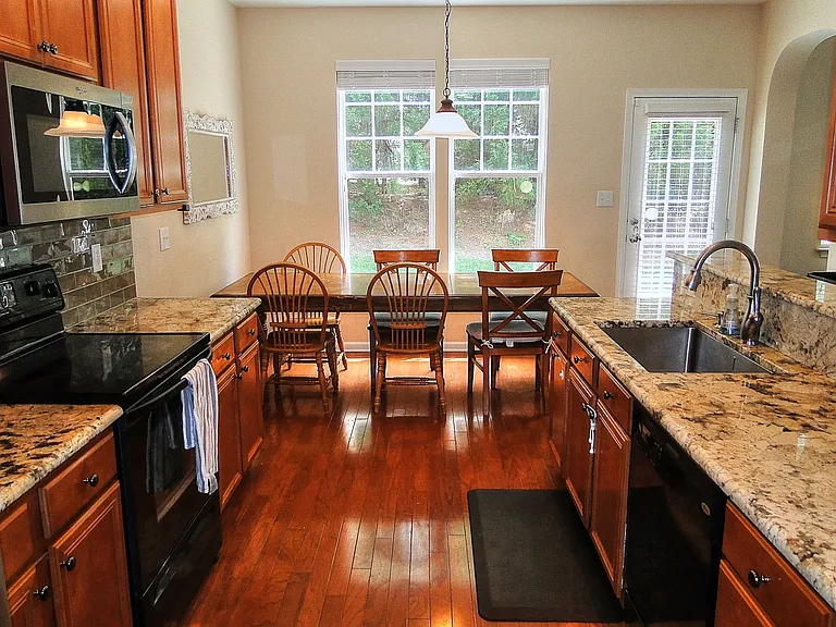 7604 Morrell Ln — Photo 5