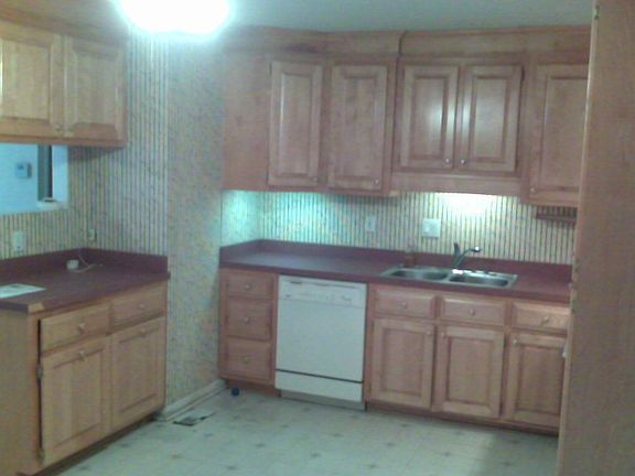 Nice eat-in kitchen!