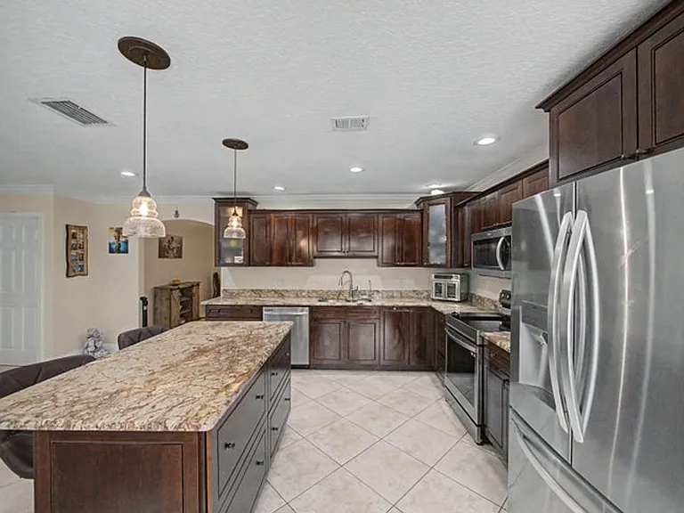 4868 Canal Dr — Photo 2