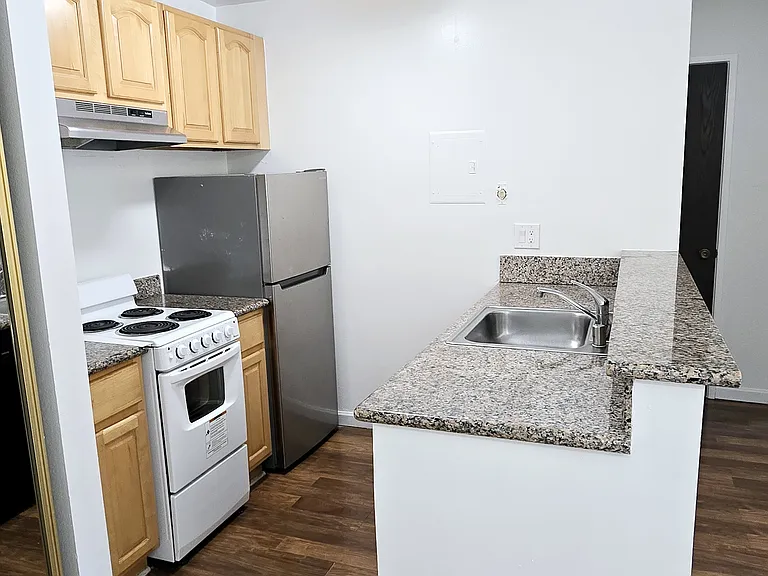 121 Piccadilly Pl #C — Photo 2