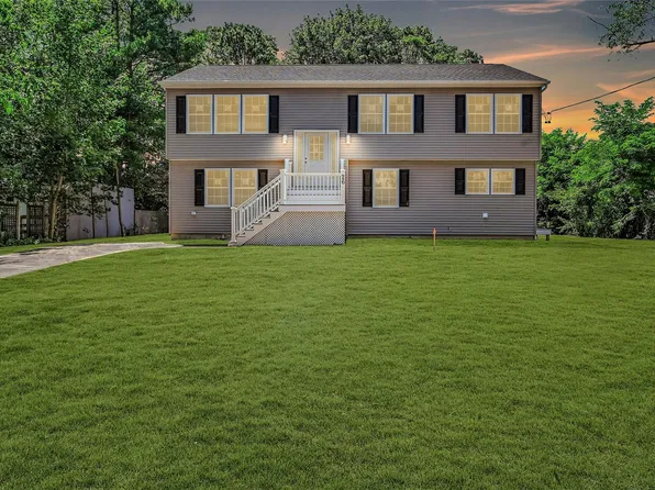 26 Coventry Avenue, Mastic, NY 11950