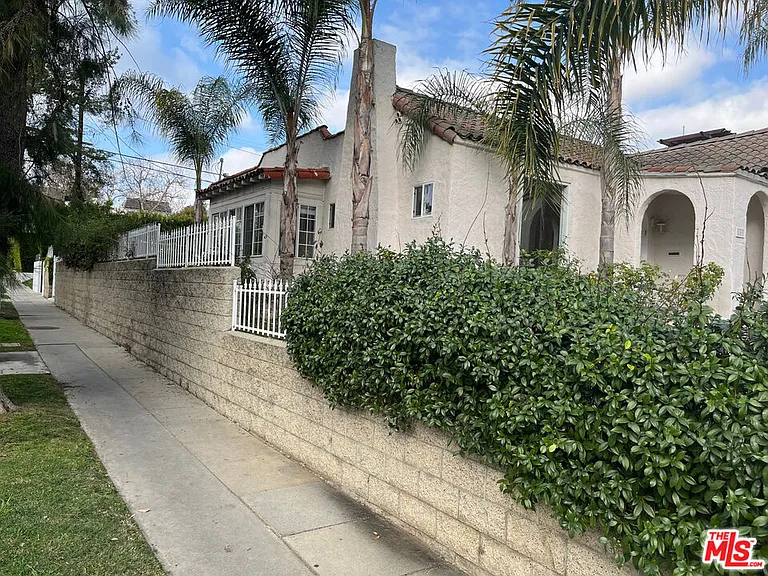101 N La Peer Dr — Photo 5