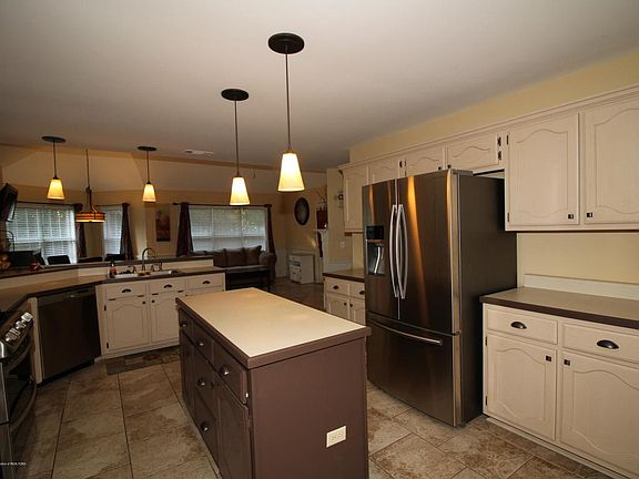 3rd image of 9930 Victor Dr