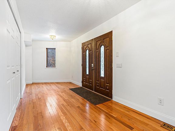3rd image of 12913 Dobbins Rd