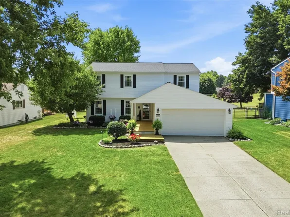 3585 Loon Lake Rd, Wixom, MI 48393