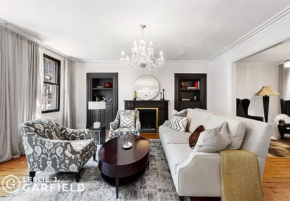 2nd image of 251 W 11th St