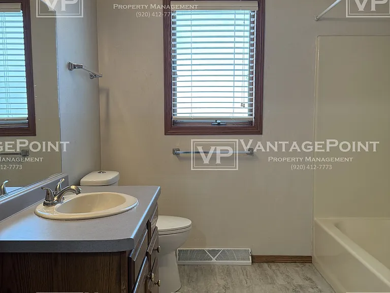 2121 N Cloudview Dr — Photo 4