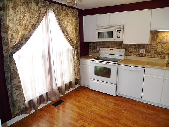 3rd image of 846 S Woodlyn Dr