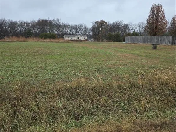 49 Willow Ln, Linn Valley, KS 66040