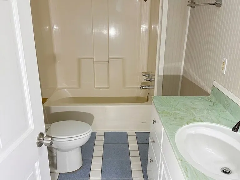 2408 Gordon St — Photo 9