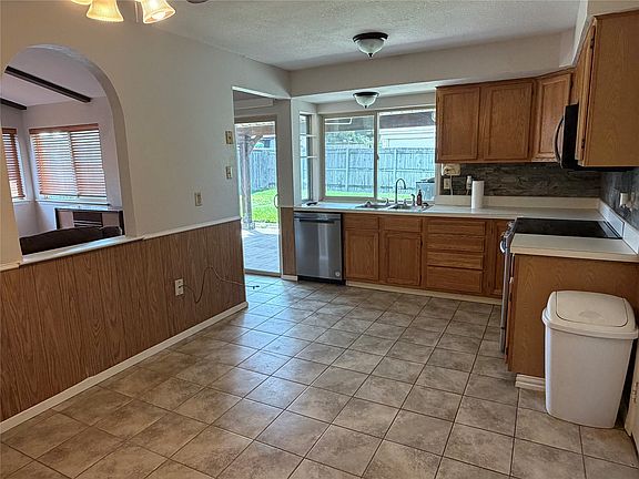 5th image of 2116 Placid Dr